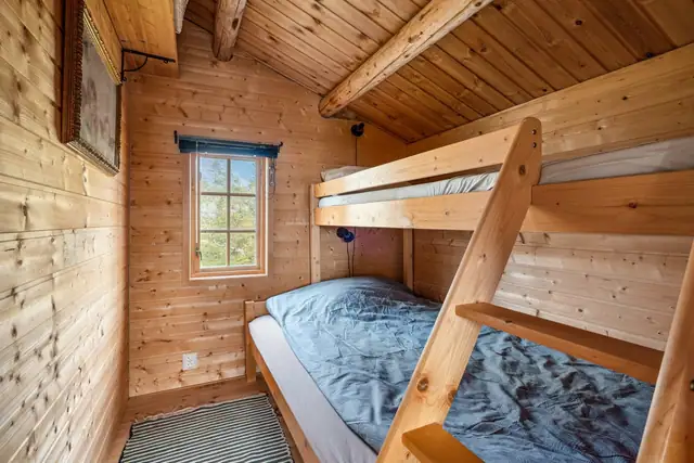 Soverom på loftstue.