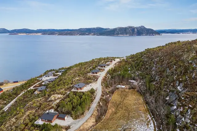 I tillegg til Litlkammen 46, ferdigstilt i 2024, får du her en unik mulighet med to råbygg som kan tilpasses etter eget ønske.