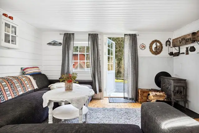 Stuen er perfekt for hyggelige stunder med familie og venner.