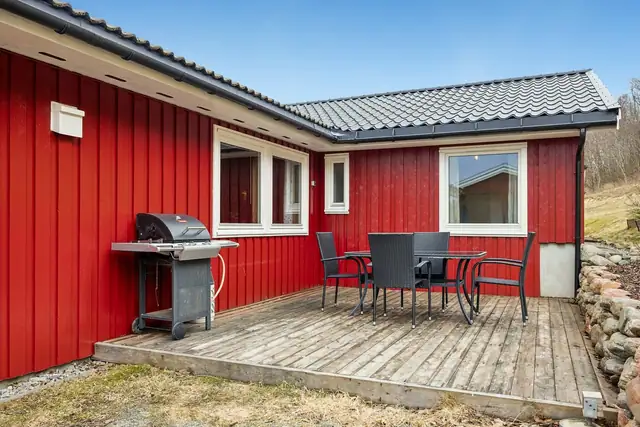Terrasse med god plass til utemøbler og hyggelige sammenkomster.
