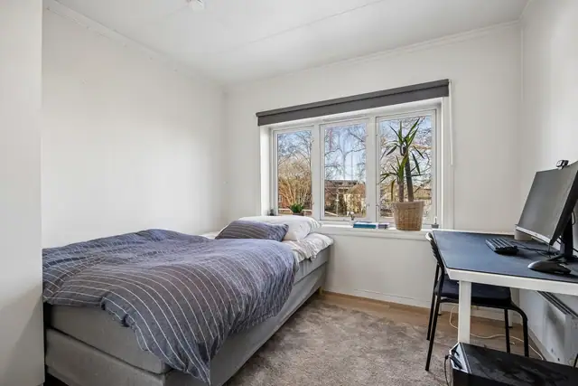 Soverom med behagelig lysinnslipp og rolig atmosfære.