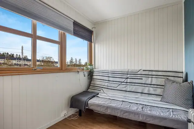 Soverom 2 er 5,5 kvm. Dette soverommet er opprinnelig en del av kjøkkenet.