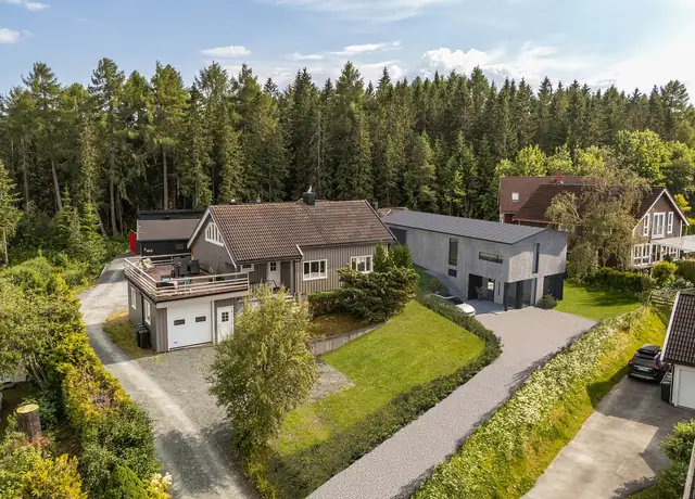 Dagligvarehandel dekkes av blant annet Bunnpris Ugla og Coop Extra Ugla, begge innen gangavstand fra boligen. Det kan forekomme avvik mellom illustrasjonsbilder og ferdigstilt bolig.