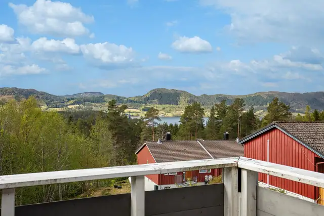 Her har man gode sol- og utsiktsforhold fra balkongen!