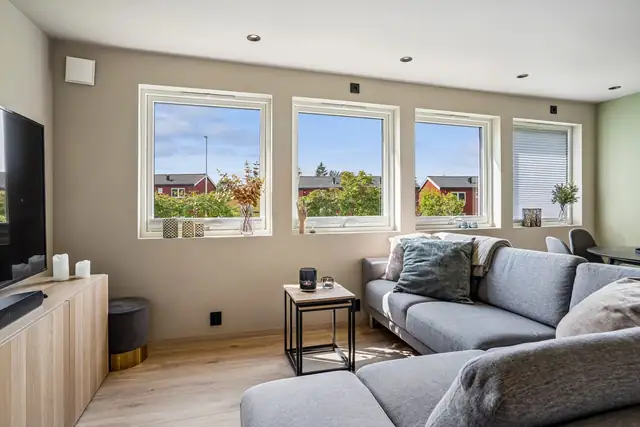 Boligen har også ettermontert et desentralisert balansert ventilasjon. Det ble installert i forbindelse med borettslagets rehabilitering av fasadene. Dette bidrar til et godt og behagelig inneklima.