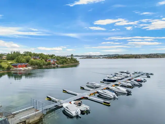 Båtplass i marina som følger eiendommen - kort avstand fra eiendommen