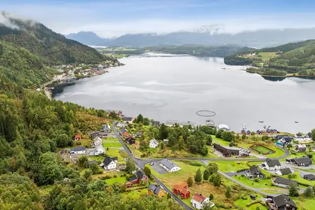 Hjeldnesvegen 35, Valsøyfjord