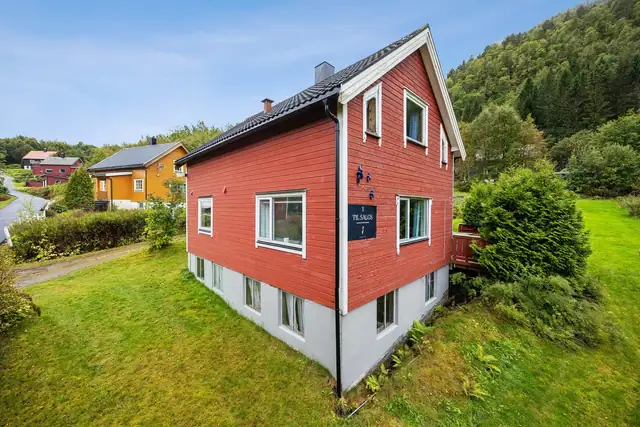 Sjarmerende enebolig med landlig og naturskjønn beliggenhet.
