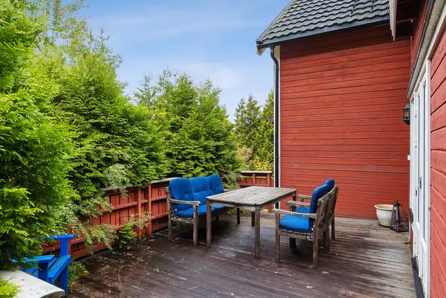 Skjermet uteplass som gir fine rammer for avslapning og sosialt samvær.