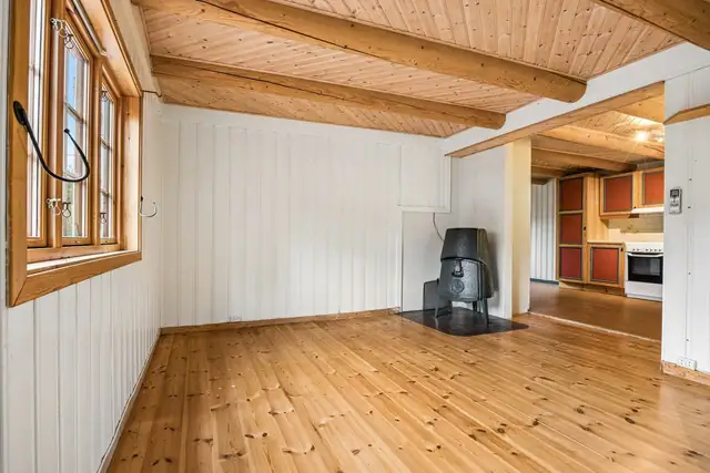 Stuen er på 14 kvm og har godt med møbleringsfrihet, og kan enkelt møbleres etter behov.