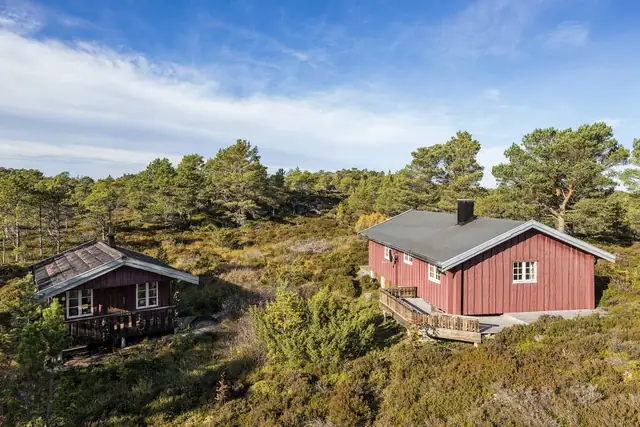 Eiendommen ligger helt for seg selv, uten naboer og innsyn